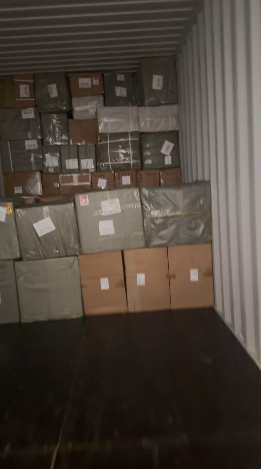 Organized cargo arrangement inside a half loaded 40HQ container