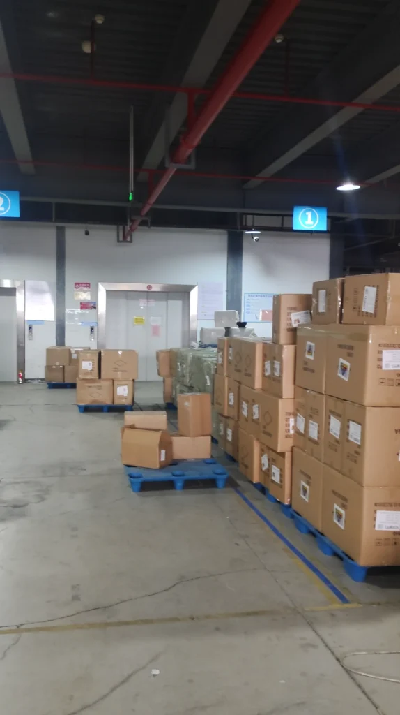 Customer dedicated storage areas with pallet management in a China warehouse